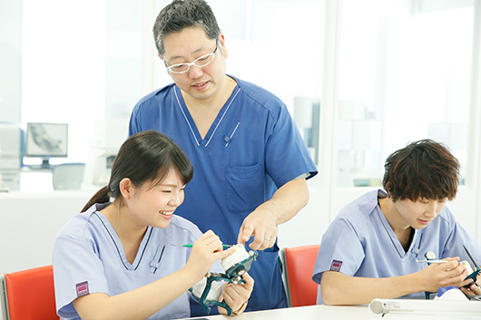 横浜歯科医療専門学校