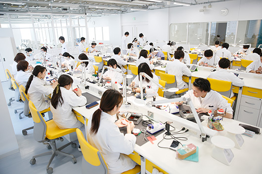 横浜歯科医療専門学校